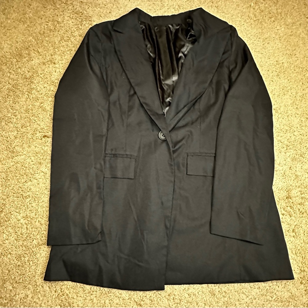 LIKE NEW Essential Blazer - Picture 3 of 5